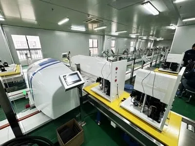 Línea de producción automatizada vehpiculos guiados sobre rieles (RGV)  
