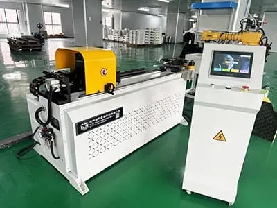 Sistema robótico de doblado de tubos CNC de seis ejes