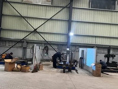 Área de soldadura y cabina de pintura